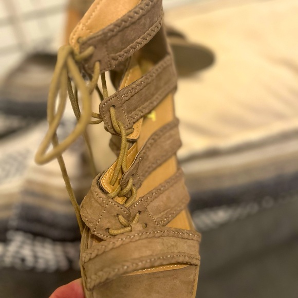 Report brand taupe high heel suede sandals with lace up front EUC - Picture 6 of 8